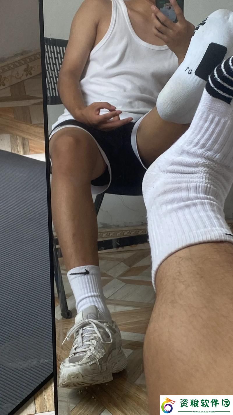 體育生在宿舍自慰被發(fā)現(xiàn)Gay-性別認同與社會接受度的探討